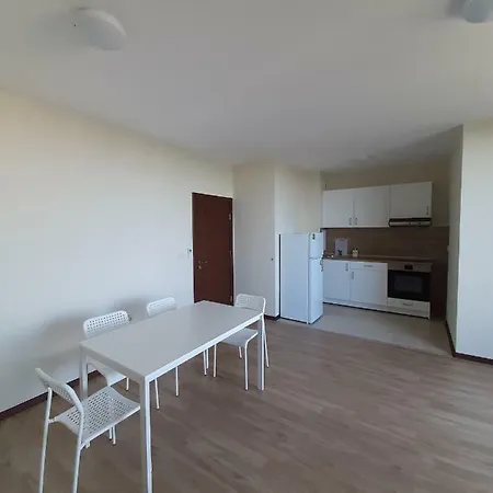 Vesta Riviera - Free Parking Golden Sands