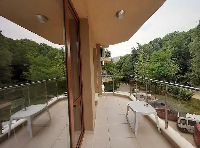 Апарт-отель Vesta Riviera - Free Parking 4*